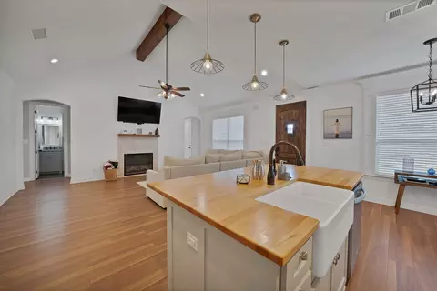 940 E 5th St, Springtown, TX 76082 photo 5