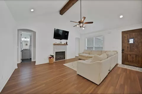 940 E 5th St, Springtown, TX 76082 photo 8