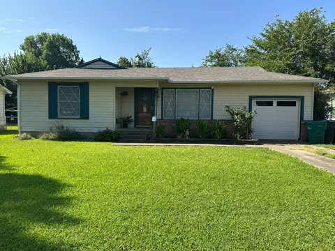 908 E Summit St, Sherman, TX 75090