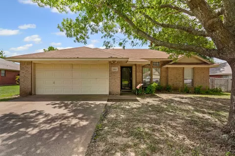 1004 N Carolina Ave, Midlothian, TX 76065