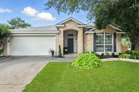 8125 Chamizal Dr, Fort Worth, TX 76137