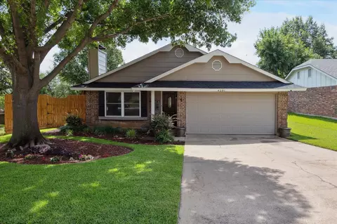 4201 Ravenhill Ln, Arlington, TX 76016