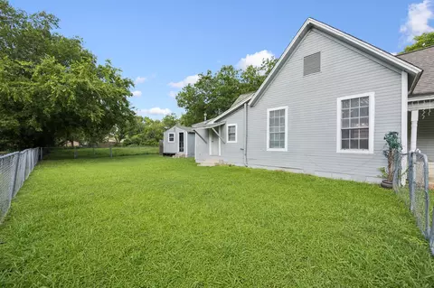 Exterior - 808 E High St, Terrell, TX 75160 photo 2 of 4