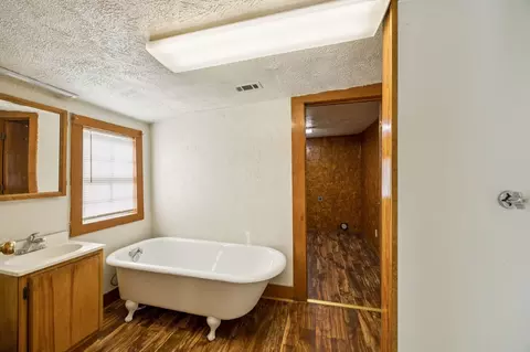 Bath - 808 E High St, Terrell, TX 75160 photo 2 of 2