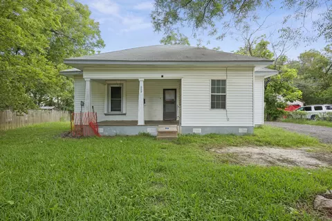 909 E High St, Terrell, TX 75160