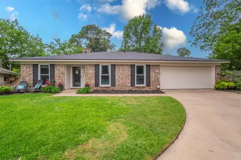 608 Spring Lake Dr, Bedford, TX 76021