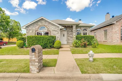 802 Greenridge Dr, Arlington, TX 76017
