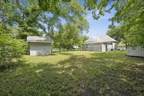 Exterior - 1000 E Brin St, Terrell, TX 75160 photo 4 of 5