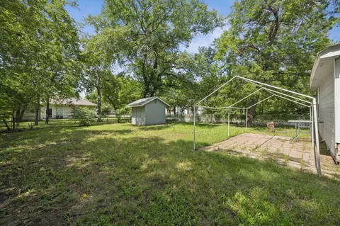 Exterior - 1000 E Brin St, Terrell, TX 75160 photo 3 of 5