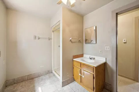 Bath - 1000 E Brin St, Terrell, TX 75160 photo 3 of 3