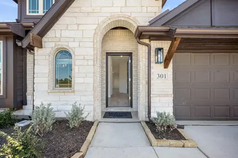 301 Saddlewood Trl, Commerce, TX 75428 photo 4