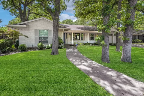 1822 Holm Oak St, Arlington, TX 76012