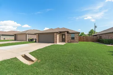 421 W Holford St, Pilot Point, TX 76258