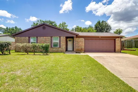 306 Hallmark Dr, Arlington, TX 76011