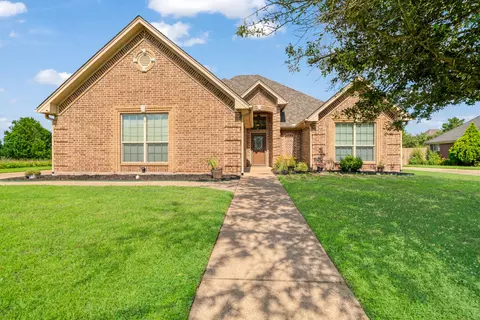 1810 Meadowview Dr, Reno, TX 75462