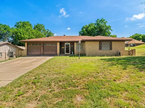 6500 Chapel Ln, Lake Worth, TX 76135