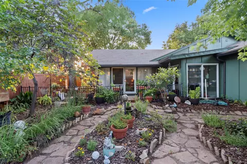 222 Elmwood Dr, Garland, TX 75043