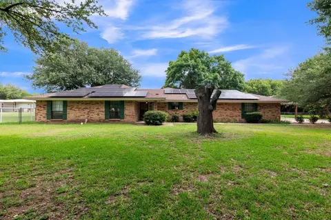 1652 Ernie Ln, Grand Prairie, TX 75052