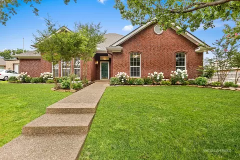 325 Fannin Dr, Hewitt, TX 76643