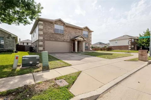 8537 Star Thistle Dr, Fort Worth, TX 76179