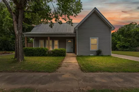 512 E Willingham St, Cleburne, TX 76031 photo 2