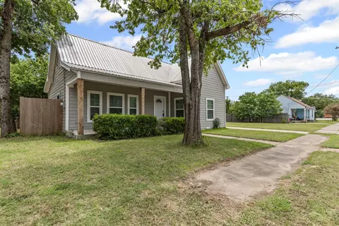 512 E Willingham St, Cleburne, TX 76031 photo 3