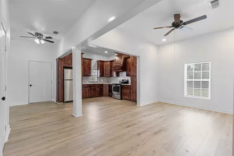 512 E Willingham St, Cleburne, TX 76031 photo 18