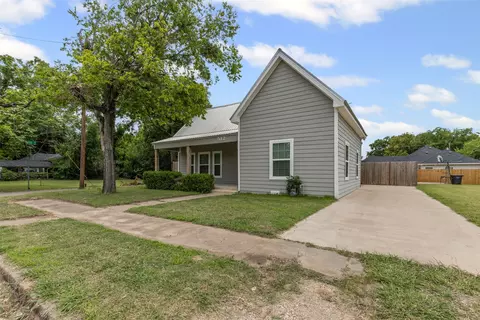 512 E Willingham St, Cleburne, TX 76031 photo 4
