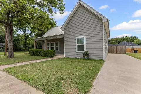 512 E Willingham St, Cleburne, TX 76031 photo 6