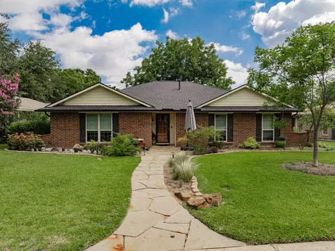 325 Los Santos Dr, Garland, TX 75043
