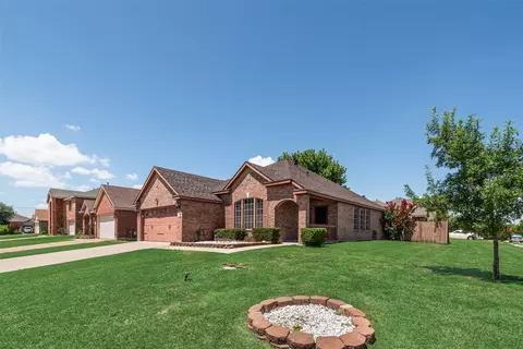 6807 Lake Jackson Dr, Arlington, TX 76002
