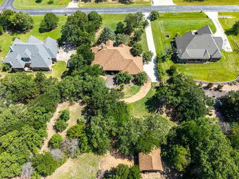 7712 La Cantera Dr, Fort Worth, TX 76108