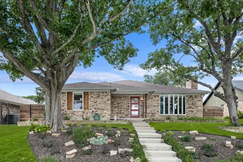 1949 E Branch Hollow Dr, Carrollton, TX 75007