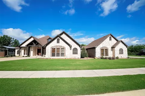 1702 High Point Dr, Pilot Point, TX 76258