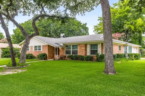 520 Circleview Dr N, Hurst, TX 76054