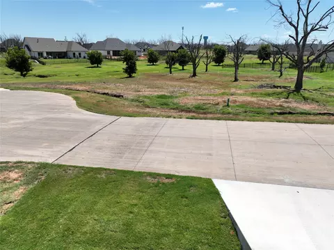 2605 Candlestick Dr, Granbury, TX 76049