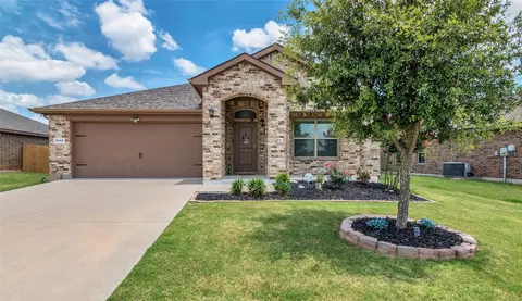 9312 Fox Hill Dr, Fort Worth, TX 76131
