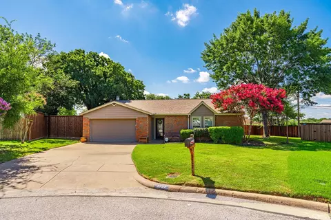 3727 French Wood Dr, Arlington, TX 76016
