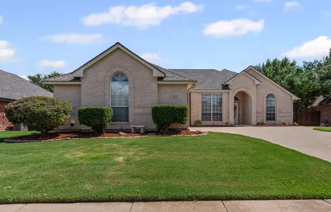 8433 Emerald Cir, North Richland Hills, TX 76180