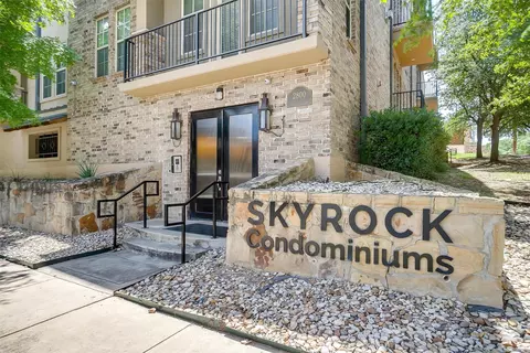 2800 Sandage Ave #302, Fort Worth, TX 76109