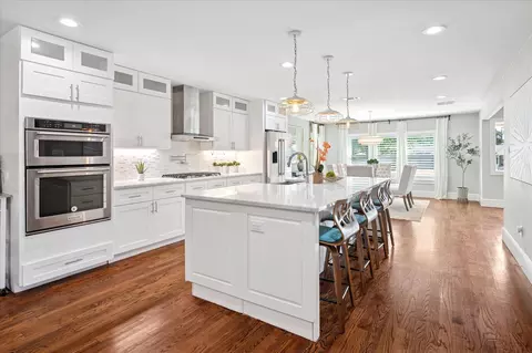 6100 Town Hill Ln, Dallas, TX 75214