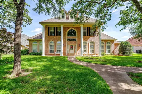 804 Summerlin Dr, Granbury, TX 76048