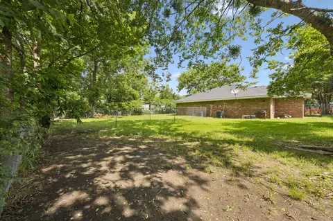 Exterior - 1104 E 1106 E High St, Terrell, TX 75160 photo 3 of 5