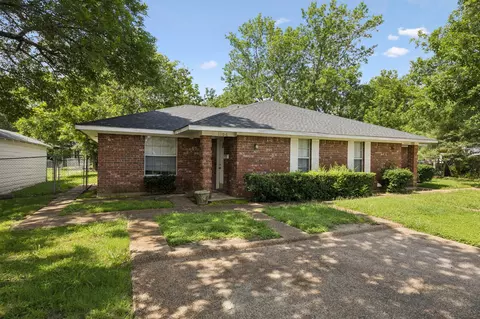 Exterior - 1104 E 1106 E High St, Terrell, TX 75160 photo 2 of 5