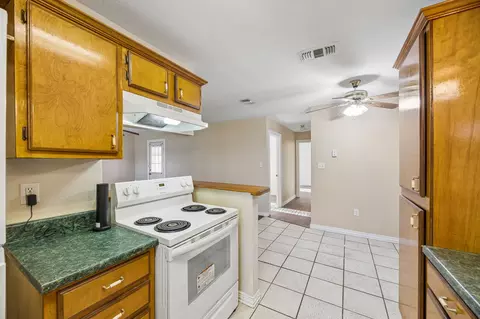 Entry Way - 1104 E 1106 E High St, Terrell, TX 75160 photo 1 of 2