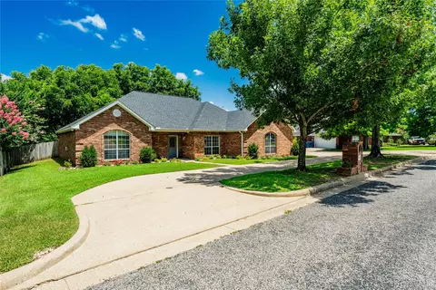 916 Van Winkle Cir, Athens, TX 75751