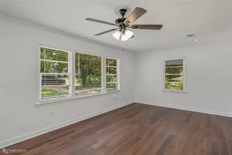 Living - 223 Virginia Ave, Minden, LA 71055 photo 2 of 6