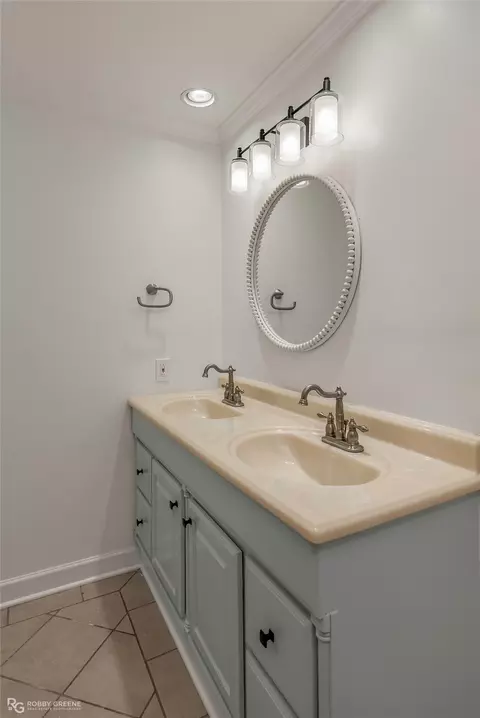 Bath - 223 Virginia Ave, Minden, LA 71055 photo 2 of 4