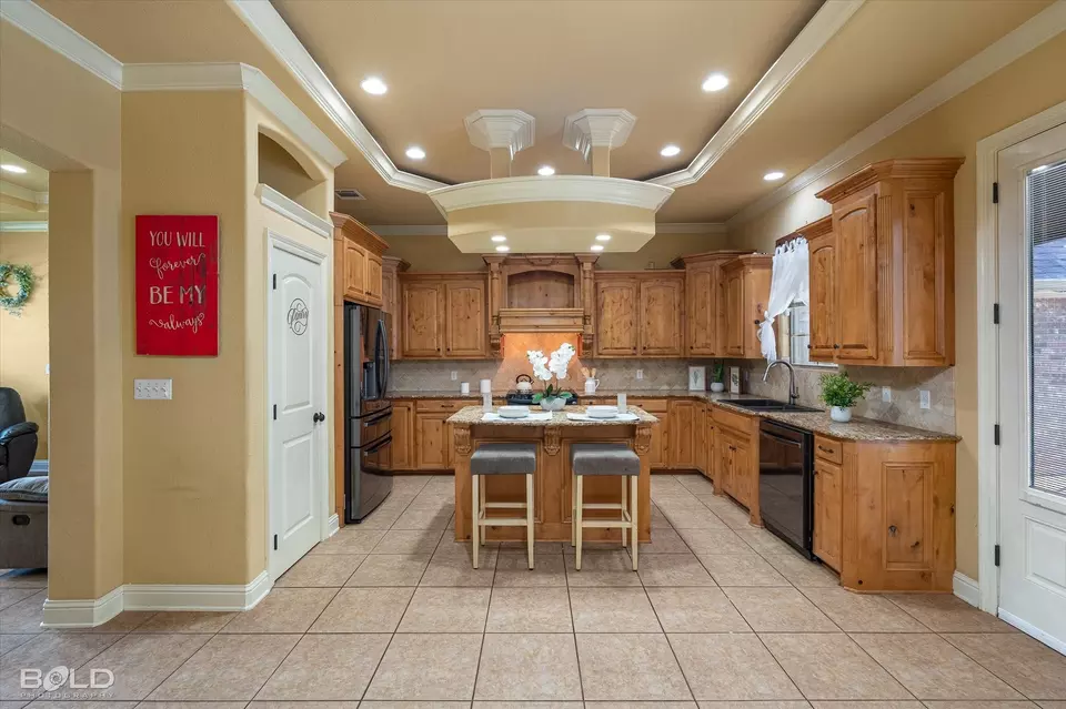 Kitchen - 2018 Honeytree Trl, Haughton, LA 71037 photo 1 of 5