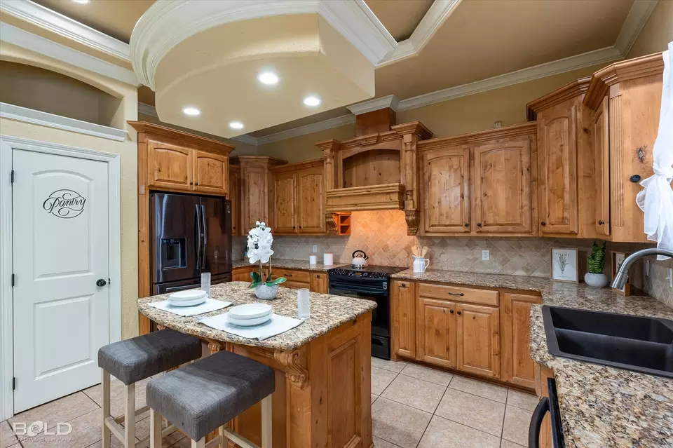 Kitchen - 2018 Honeytree Trl, Haughton, LA 71037 photo 3 of 5